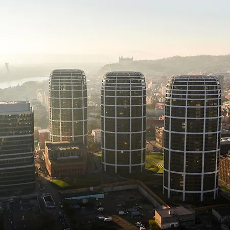 Daire Sky Park Panorama 22nd Floor Free Parking Bratislava